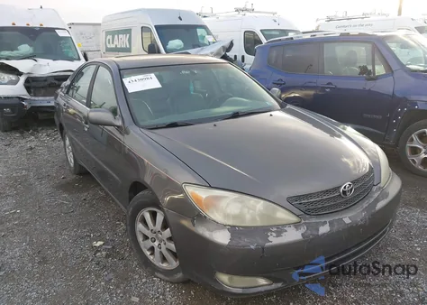 2003 Toyota Camry Xle z USA, uszkodzony, nr VIN 4T1BE30K83U654640